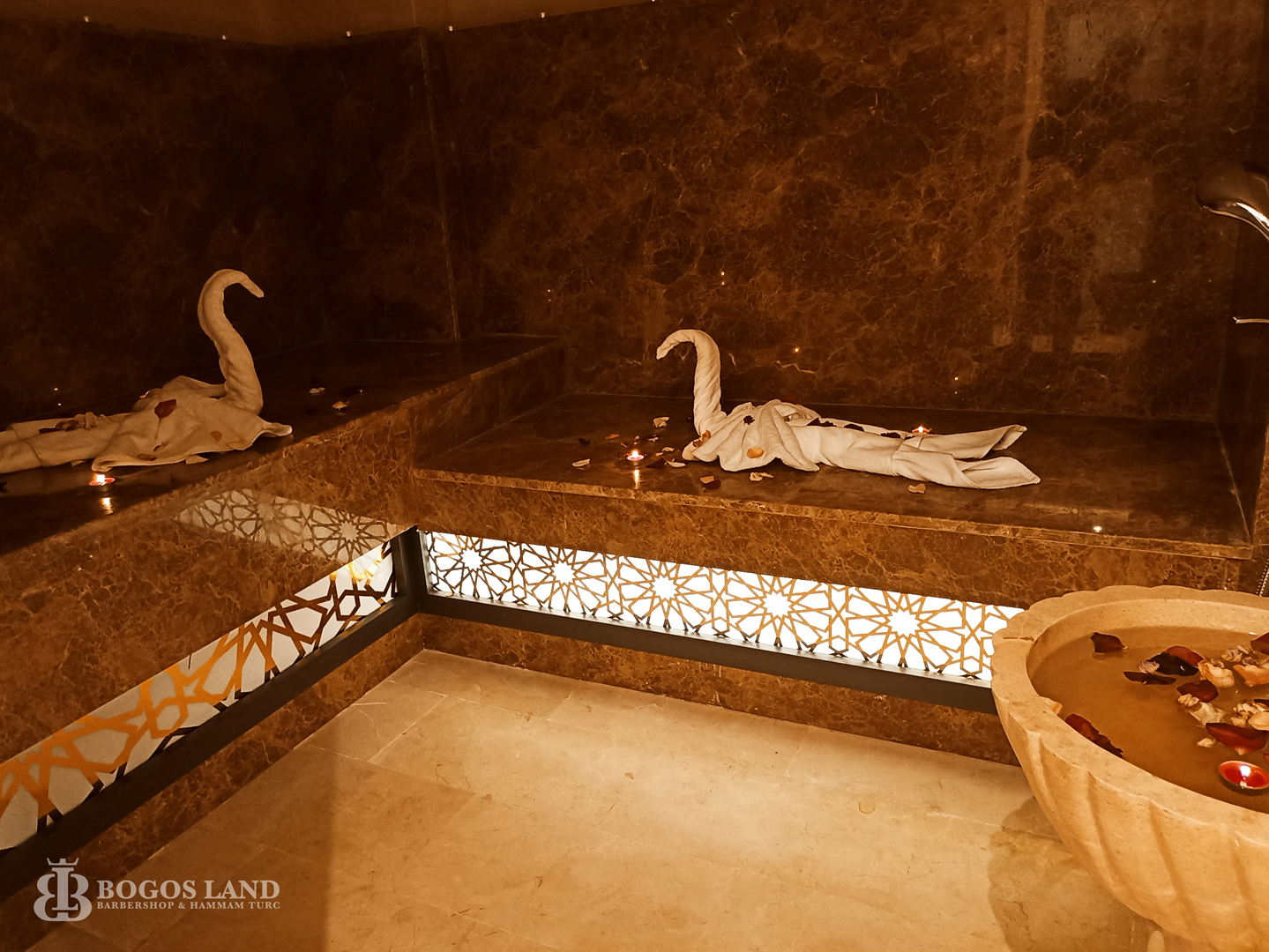 L'intérieur chaleureux du Bogos Land Wellness Center